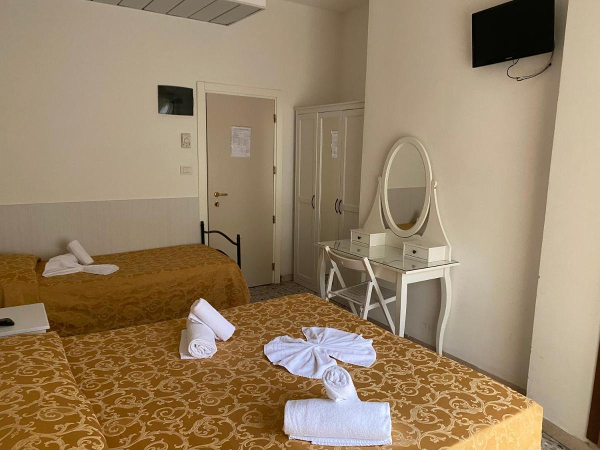 Hotel Modenese Riccione Eksteriør billede