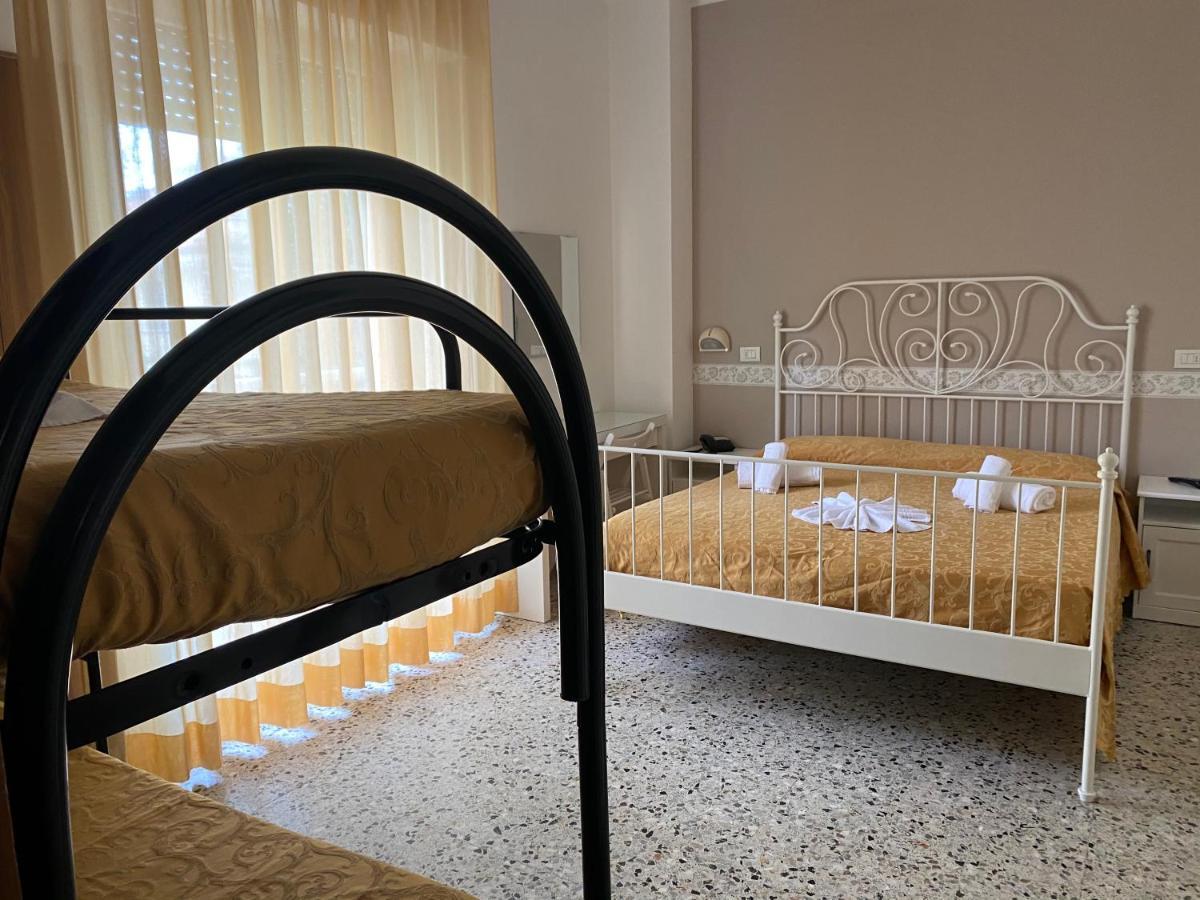 Hotel Modenese Riccione Eksteriør billede