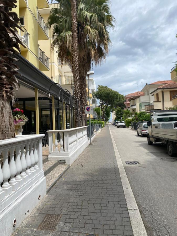 Hotel Modenese Riccione Eksteriør billede