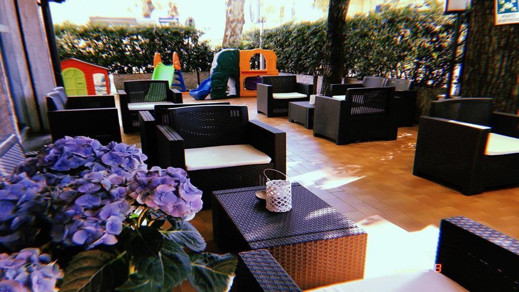 Hotel Modenese Riccione Eksteriør billede